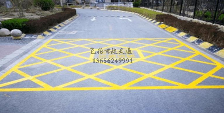 蘇州小區(qū)道路消防車通道劃線標(biāo)準(zhǔn)化示意圖，停車場消防車通道的設(shè)計規(guī)定要求？